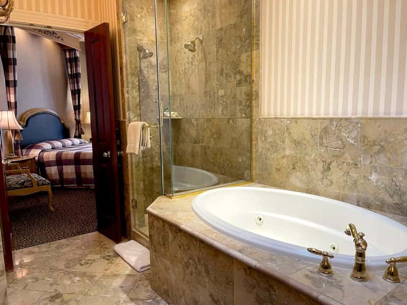 In-room jacuzzi tub at Celebrity Boutique Hotel in Deadwood, SD
