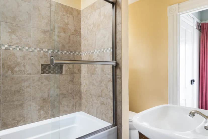 Centrella Hotel Deep soaking bathtub