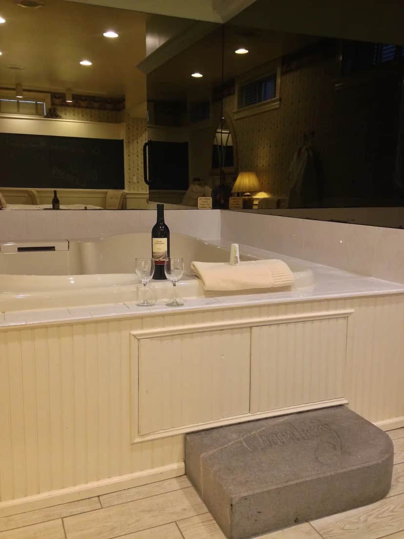 Private in-room jacuzzi at Chambery Inn