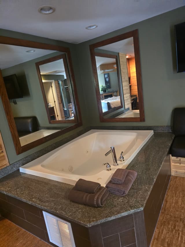 Jetted bathtub