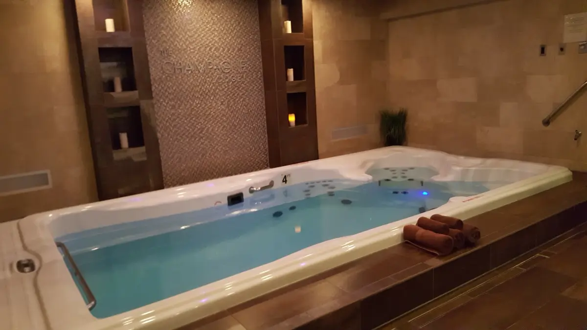 Hotels in Willowbrook with a jacuzzi in the room