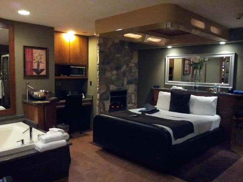 In-room hot tub at Champagne Lodge and Luxury Suites in Willowbrook, IL