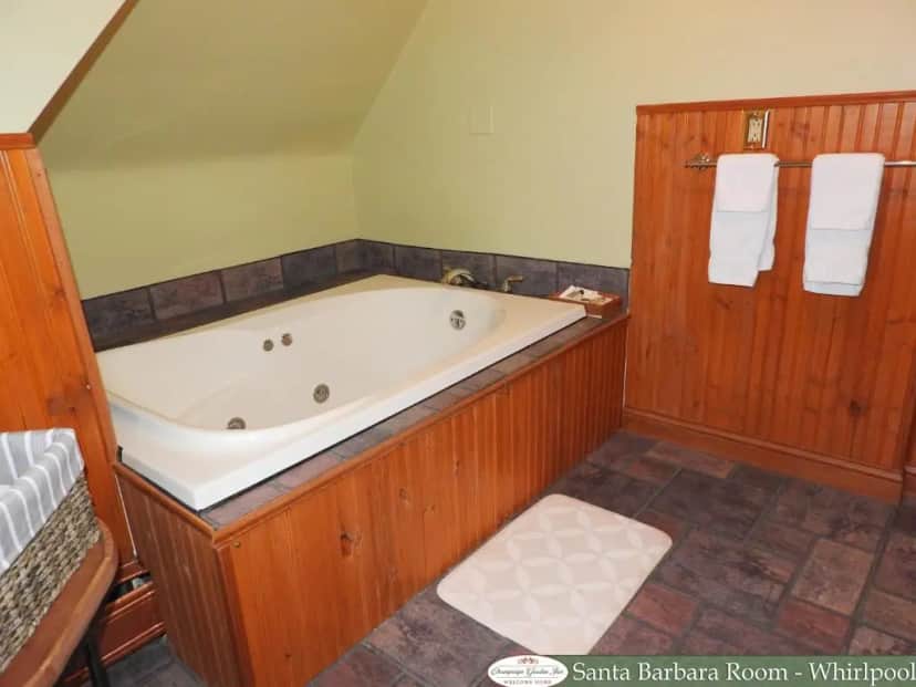 Private in-room jacuzzi tub in the Double Room with Spa Bath at Champaign Garden Inn