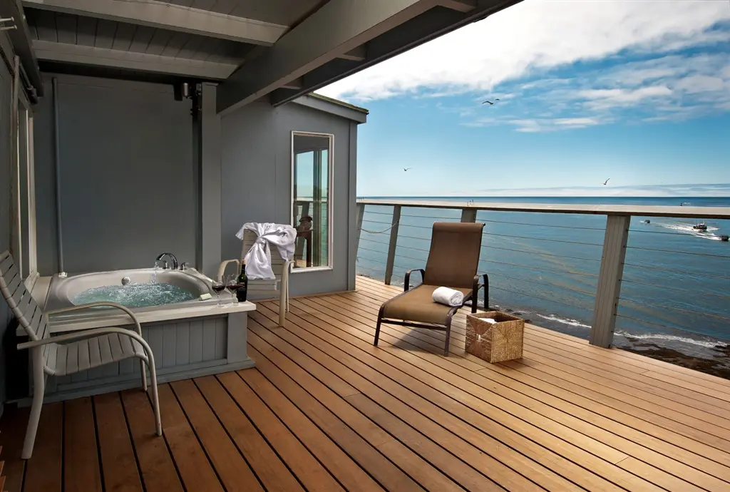 Hotels in Depoe Bay with a jacuzzi in the room