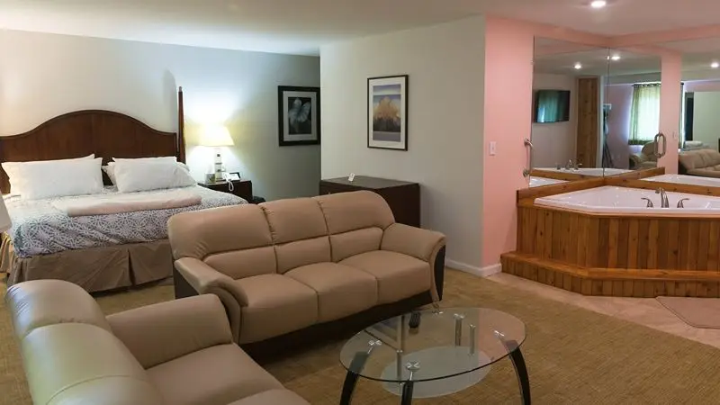Hotels with jacuzzi in room in Norristown