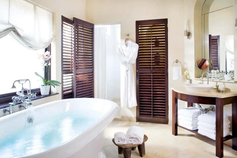 In-room hot tub at Clarendon Square in Boston, MA