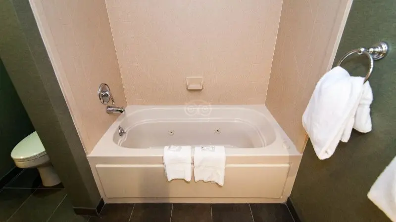 Clarion Inn & Suites at The Outlets of Lake George hotel photo 1 in Lake George, New York