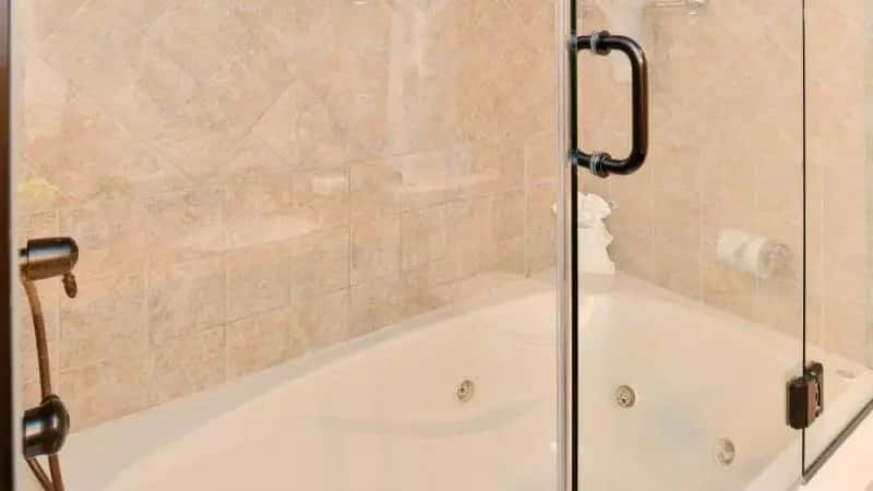 In-room hot tub at Clarion Inn Garden City in Garden City, KS