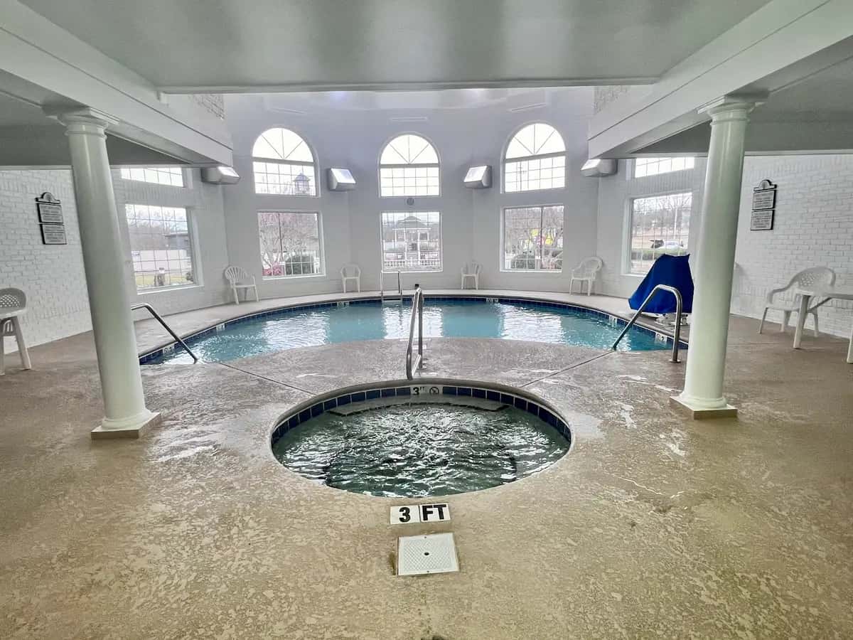 Shared indoor hot tub at Clarion Inn Willow River
