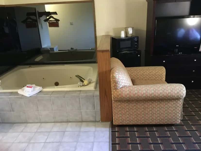 In-room hot tub at Clarion Pointe Bettendorf – Quad Cities in Bettendorf, IA