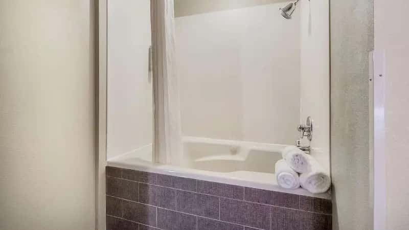 Clarion Pointe Wake Forest – Raleigh North hotel photo 1 in Wake Forest, North Carolina