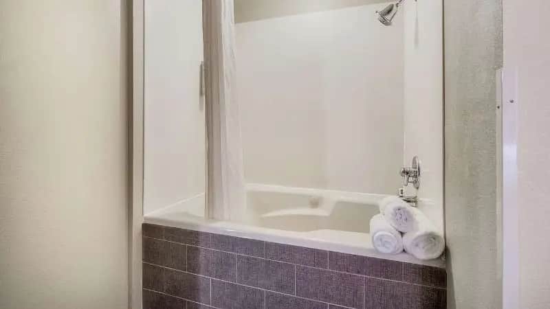 Clarion Pointe Wake Forest – Raleigh North hotel photo 1 in Wake Forest, North Carolina