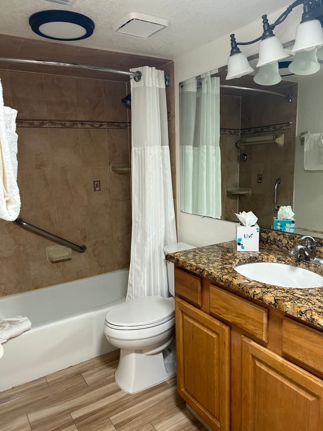 Deep soaking bathtub