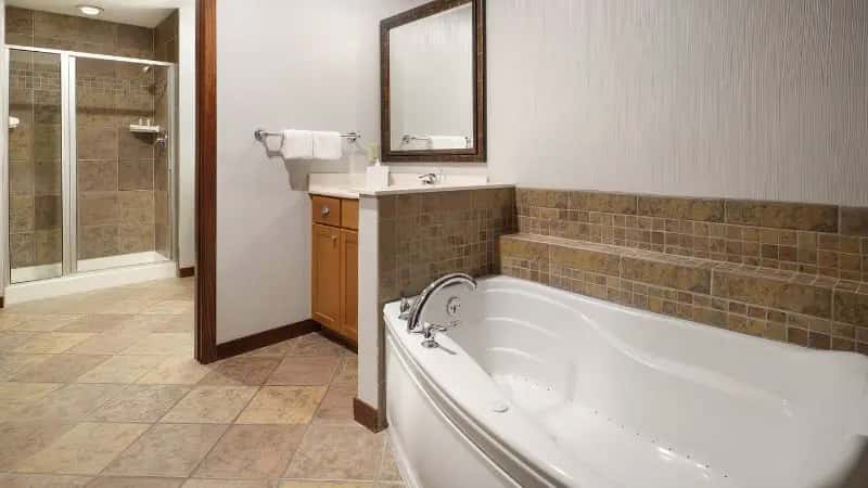 In-room hot tub at Club Wyndham Glacier Canyon in Baraboo, WI
