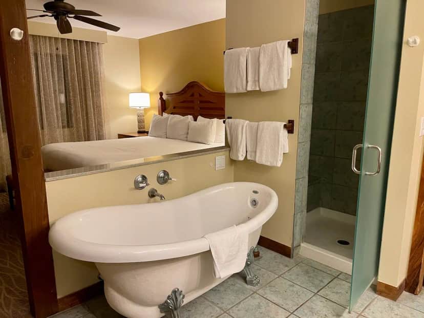 Deep soaking bathtub at Club Wyndham Kona