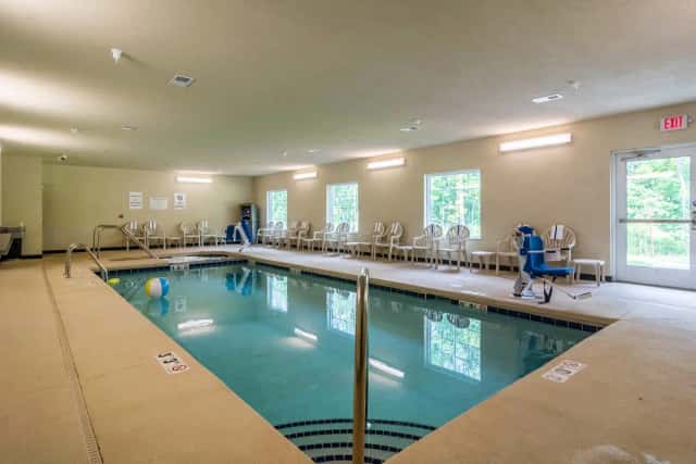 Cobblestone Hotel & Suites - Harborcreek — guest room