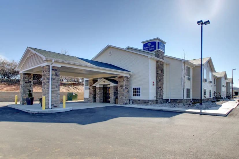 Hotels with jacuzzi in room in Salem