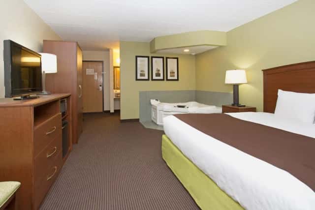 Jetted bathtub at Cobblestone Hotel & Suites - Wisconsin Rapids