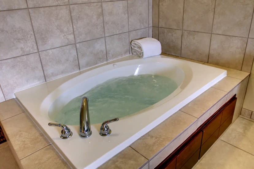 Hotels with jacuzzi in room in Hartington