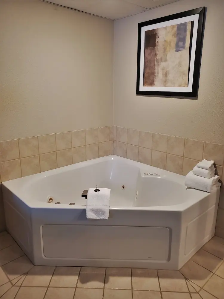 In-room hot tub at Cobblestone Suites – Oshkosh in Oshkosh, WI