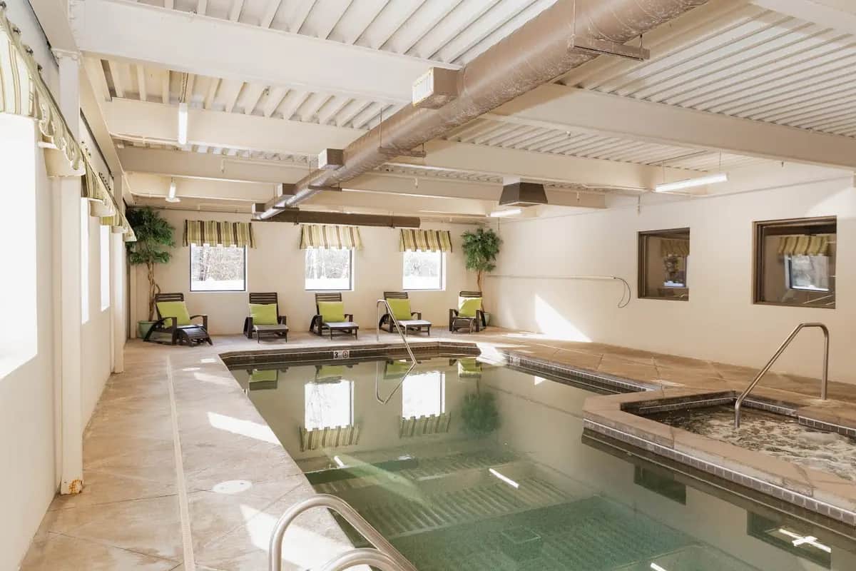 Shared indoor hot tub at Colonial Hotel