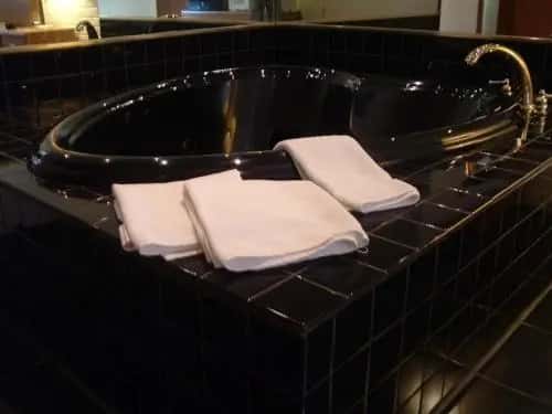 In-room hot tub at Colonial Inn Motel in Mercer, PA