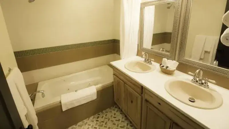 In-room hot tub at Colter’s Lodge in Afton, WY