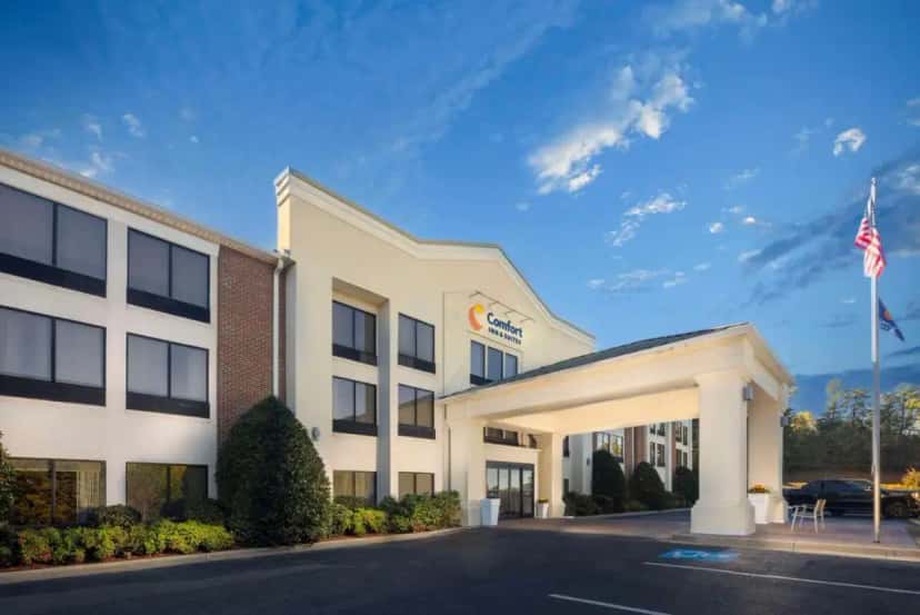 In-room hot tub at Comfort Inn & Suites in Dahlonega, GA