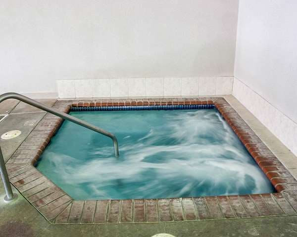 Hotels in Ocean Shores with a jacuzzi in the room