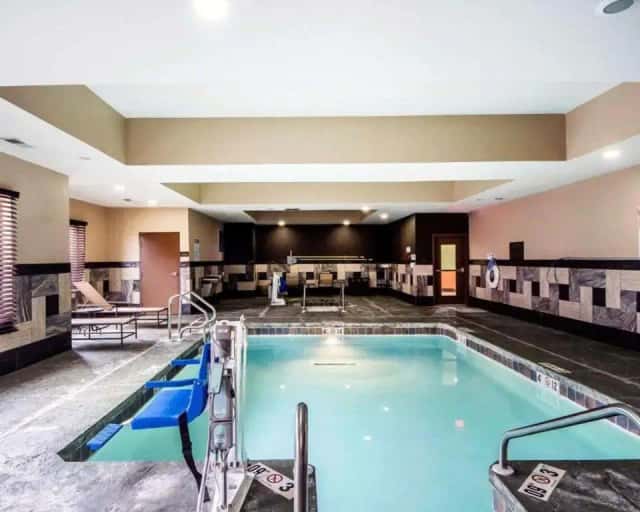 Comfort Inn & Suites — guest room