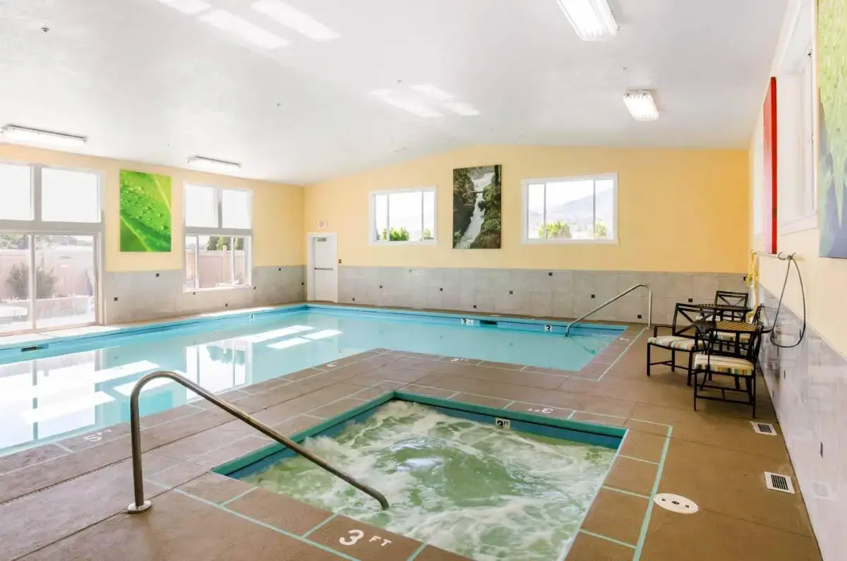 a large swimming pool with a hot tub at Comfort Inn & Suites Ashland in Ashland