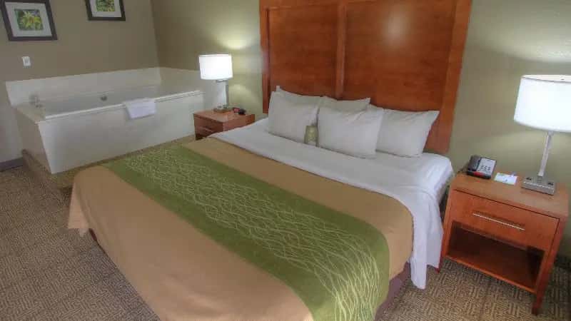 In-room hot tub at Comfort Inn & Suites at Dollywood Lane in Pigeon Forge, TN