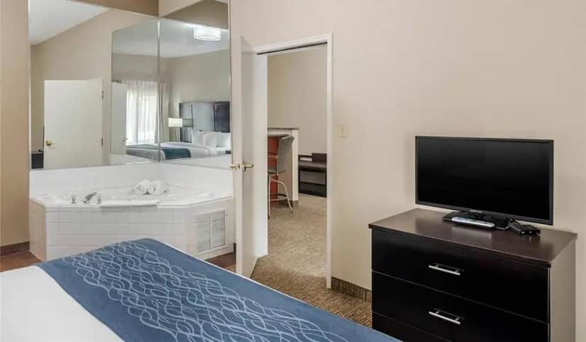 Comfort Inn & Suites Atlanta/Smyrna hotel photo 1 in Smyrna, Georgia