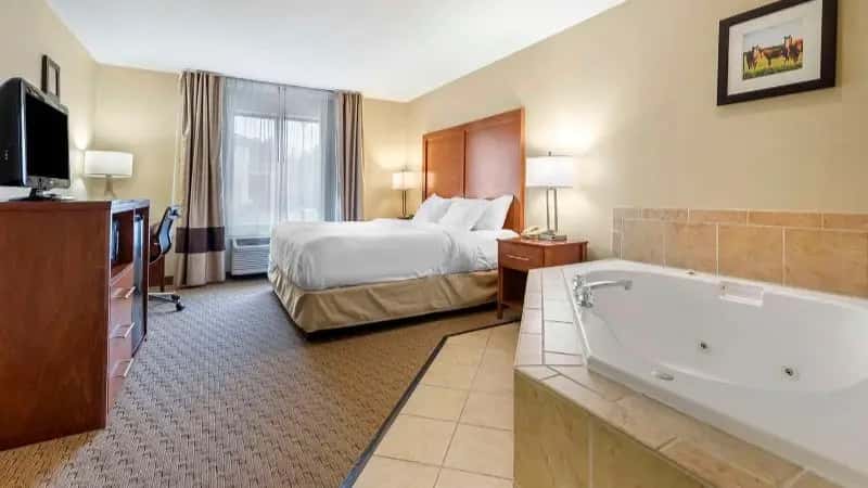 In-room hot tub at Comfort Inn & Suites Black River Falls I-94 in Black River Falls, WI
