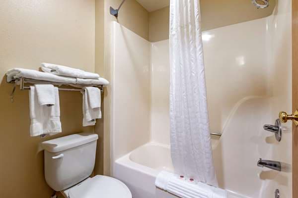 Deep soaking bathtub