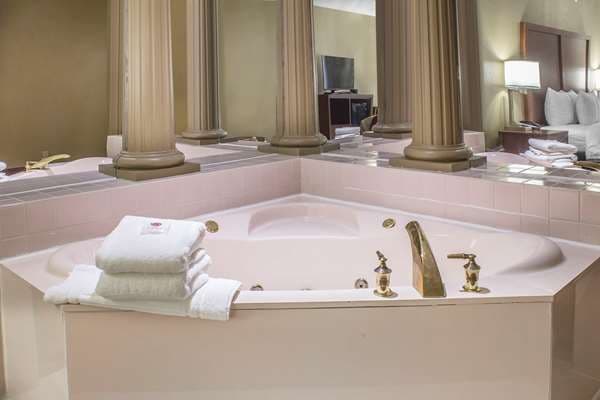 Jetted bathtub