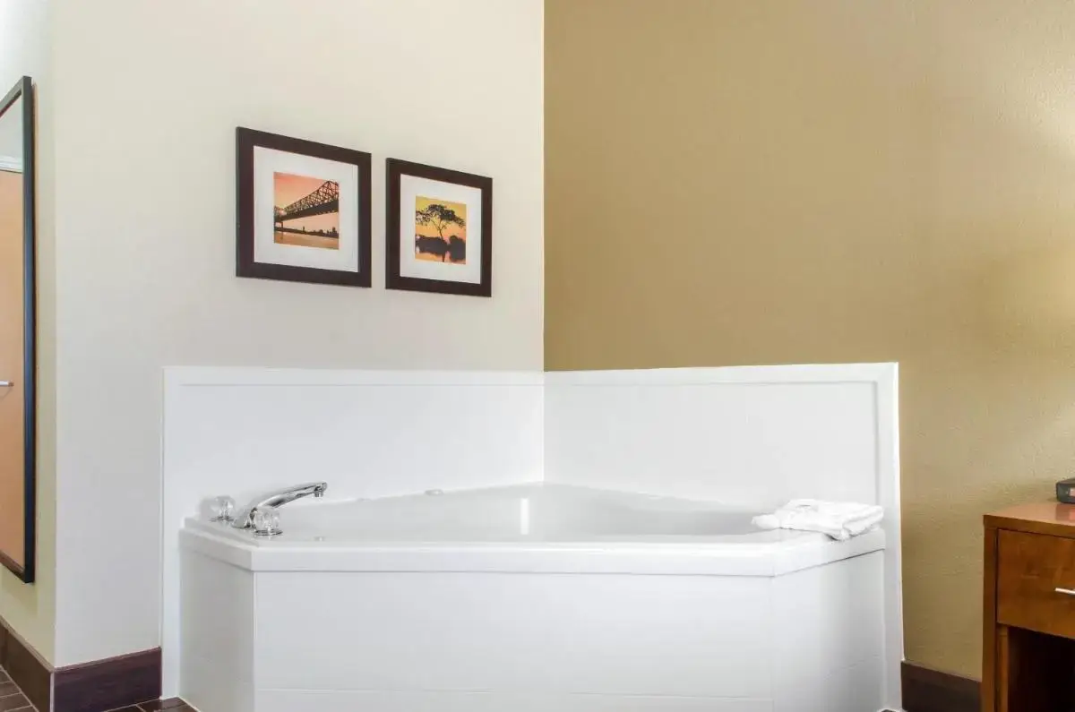 Hotels with jacuzzi in room in Abita Springs