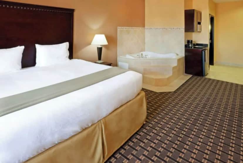 Private in-room jacuzzi in the Suite, 1 King Bed, Non Smoking, Hot Tub at Comfort Inn & Suites Dallas Medical-Market Center