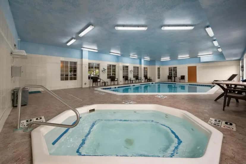 In-room hot tub at Comfort Inn & Suites in Fenton, MI