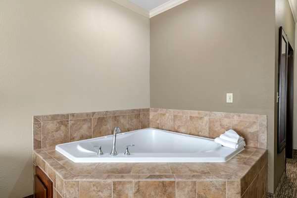 Comfort Inn & Suites Fort Worth - Fossil Creek