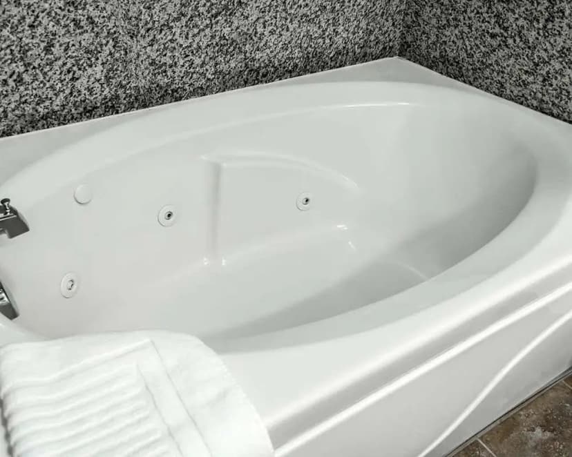Hotels with jacuzzi in room in Franklin