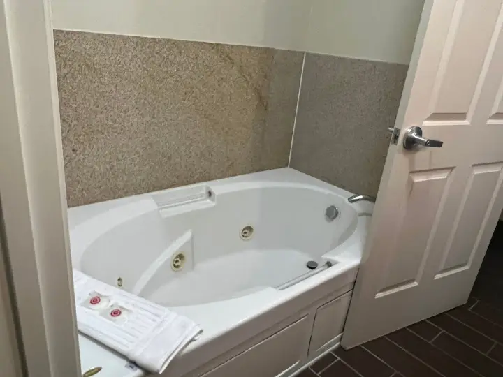 Comfort Inn & Suites Galt – Lodi North — suite