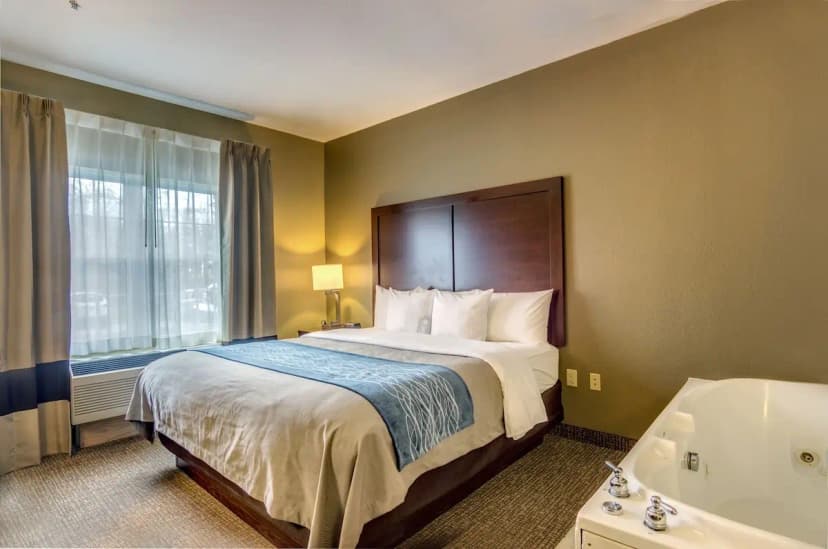 Hotels with jacuzzi in room in Grafton