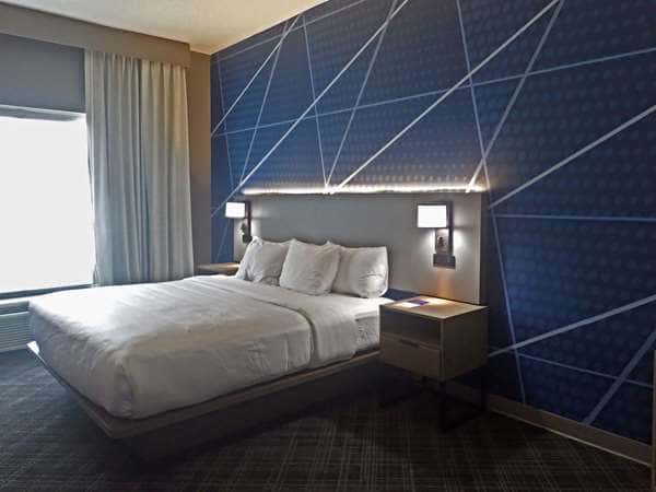 Comfort Inn & Suites Hampton Near Coliseum — guest room