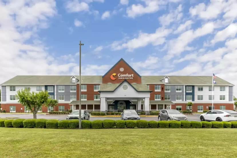 Comfort Inn & Suites Hampton Near Coliseum — pool