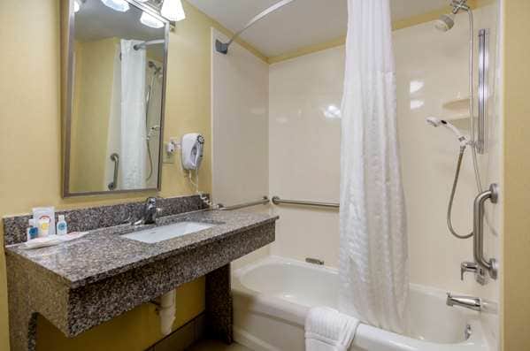 Deep soaking bathtub at Comfort Inn & Suites Hillsville I-77