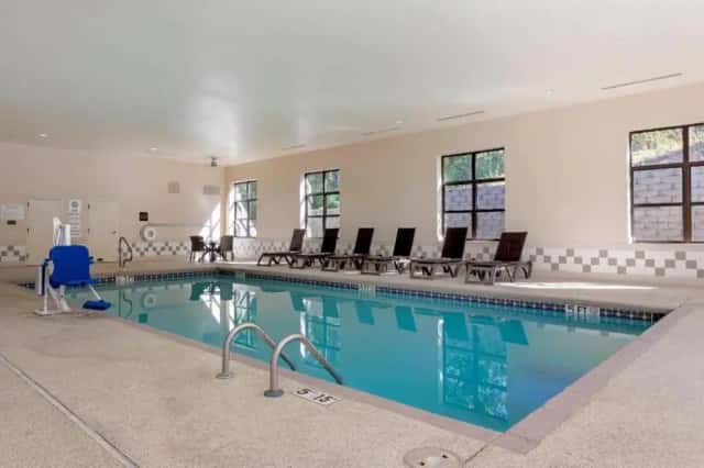 Comfort Inn & Suites — guest room