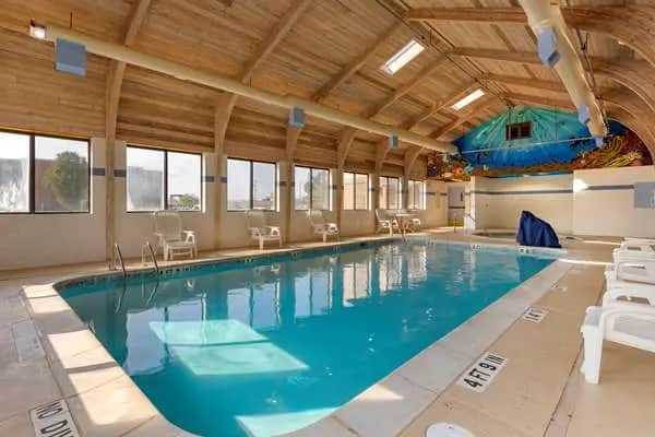 Comfort Inn & Suites — pool