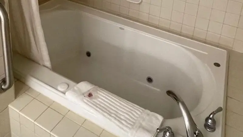 Hotels with jacuzzi in room in Jerome