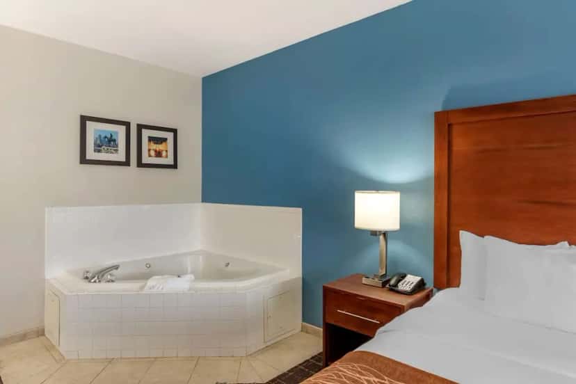In-room hot tub at Comfort Inn & Suites - Lees Summit in Lee's Summit, MO